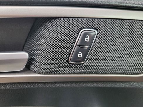 Used 2017 Ford Fusion SE w/ Fusion SE Technology Package FWD image 7
