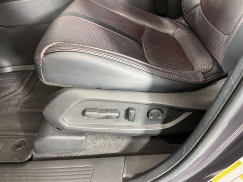 Certified 2025 Honda Pilot Black Edition image 23