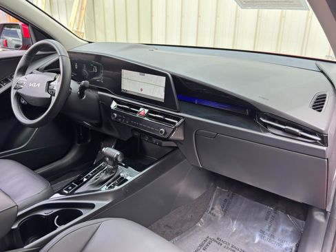 Used 2024 Kia Niro EX FWD image 13