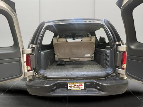 Used 2002 Chevrolet Suburban LS image 15