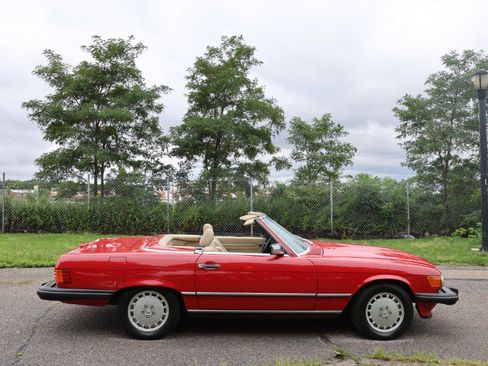 Used 1989 Mercedes-Benz 560 SL image 3