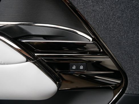 Used 2023 Land Rover Range Rover Sport SE image 9