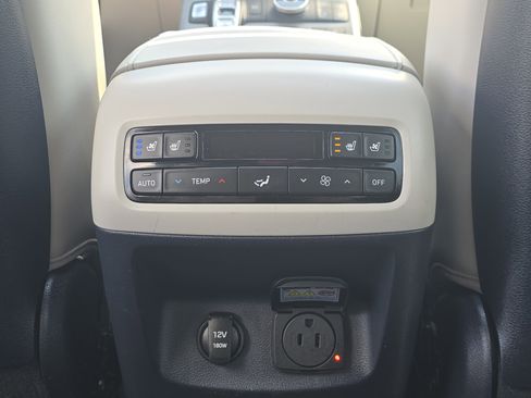 Used 2022 Hyundai Palisade Limited w/ Winter Package AWD/4WD image 22