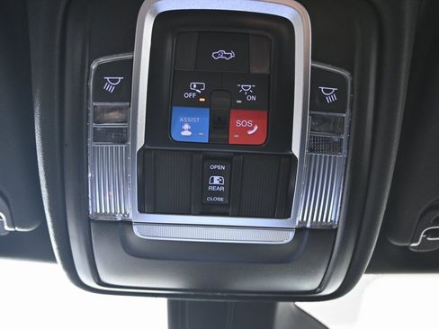 New 2026 RAM 1500 4x4 Crew Cab image 33