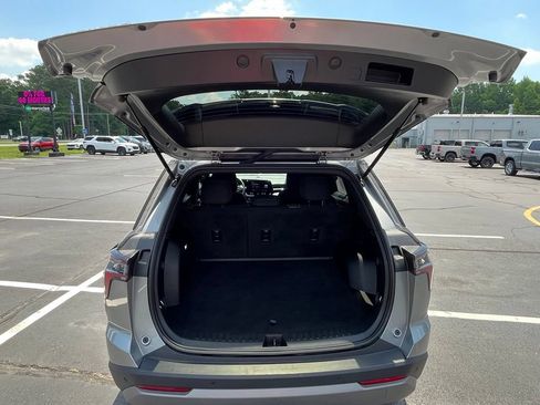 Used 2025 Chevrolet Equinox LT FWD image 13