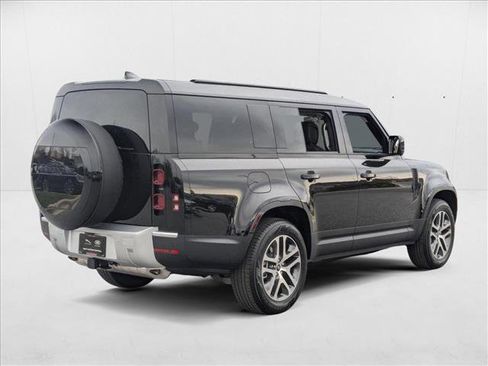 Used 2025 Land Rover Defender 130 S image 2