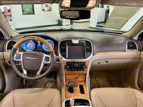 Used 2014 Chrysler 300 C image 10