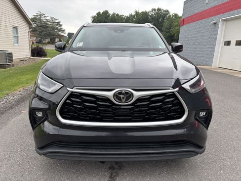 Used 2021 Toyota Highlander XLE AWD/4WD image 8