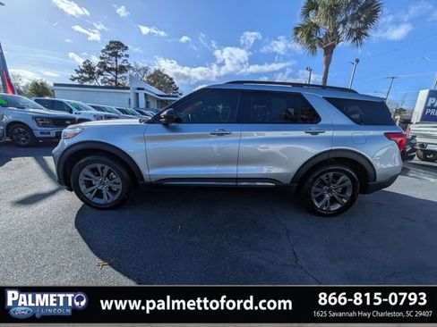 Used 2022 Ford Explorer XLT w/ Equipment Group 202A image 7