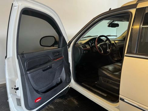 Used 2011 Cadillac Escalade EXT Premium image 8