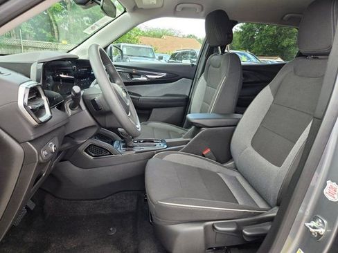 Used 2025 Chevrolet TrailBlazer LT AWD/4WD image 23