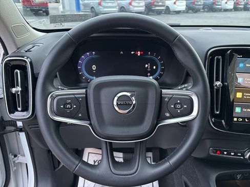 Certified 2025 Volvo XC40 B5 Plus image 23
