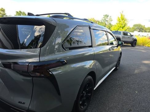 Used 2025 Toyota Sienna XLE Woodland Edition AWD/4WD image 5