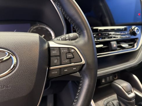 Used 2022 Toyota Highlander Platinum image 17