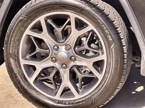 Used 2019 Jeep Grand Cherokee Limited image 9