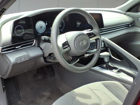 Used 2024 Hyundai Elantra SEL FWD image 7