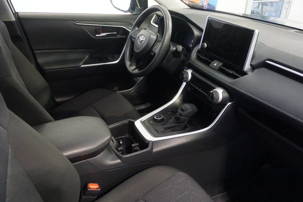 Used 2025 Toyota RAV4 XLE AWD/4WD image 22