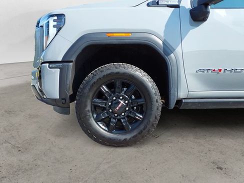 Used 2025 GMC Sierra 2500 AT4 w/ AT4 Premium Plus Package AWD/4WD image 9