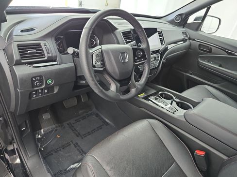 Certified 2024 Honda Passport Black Edition image 16