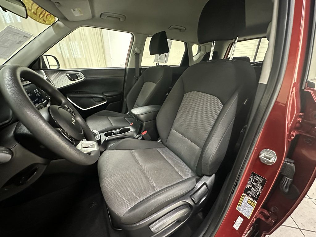 Used 2022 Kia Soul LX FWD image 22