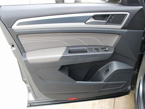 Used 2022 Volkswagen Atlas SEL R-Line image 9