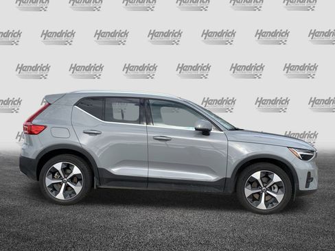 Used 2025 Volvo XC40 B5 Plus image 11