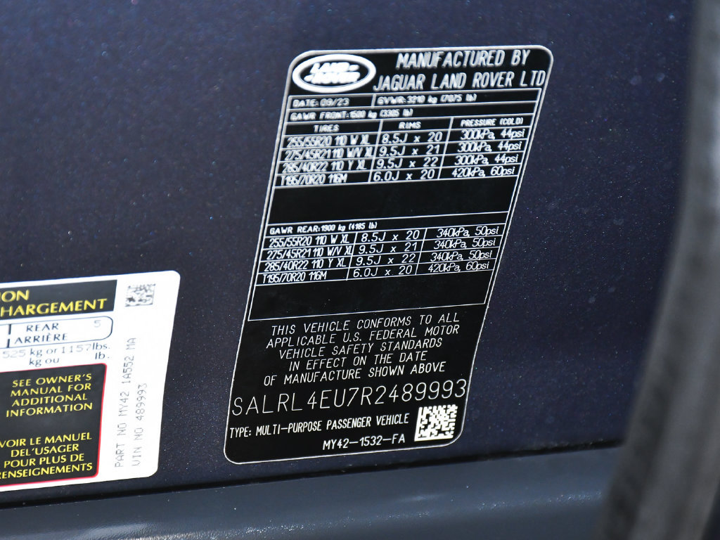 Used 2024 Land Rover Discovery Dynamic SE AWD/4WD image 16
