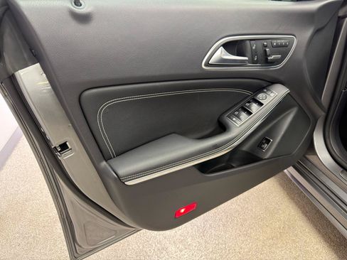 Used 2014 Mercedes-Benz CLA 250 image 14