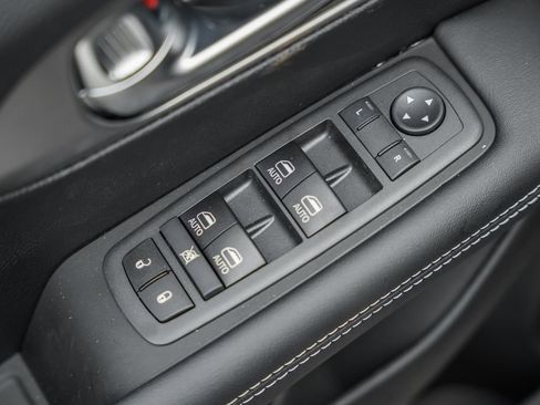 New 2025 Chrysler Pacifica Select image 32