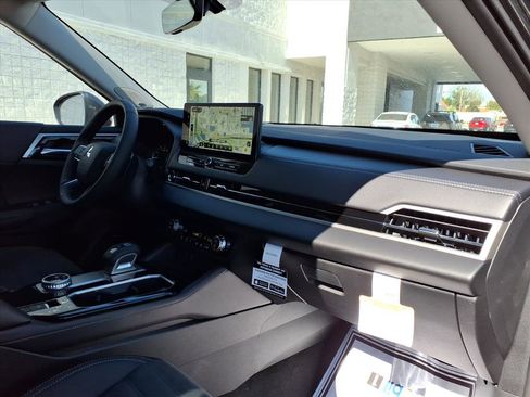 New 2025 Mitsubishi Outlander SE image 18