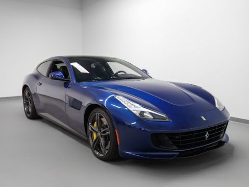 Used 2018 Ferrari GTC4Lusso image 20