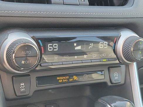 Used 2020 Toyota RAV4 XLE Premium FWD image 23