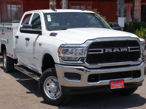 Used 2022 RAM 2500 Tradesman w/ Chrome Appearance Group image 2
