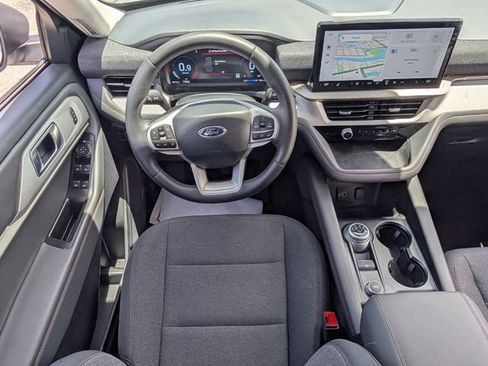Used 2022 Ford Explorer XLT w/ Equipment Group 202A RWD image 12