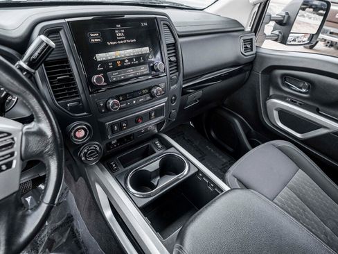 Used 2022 Nissan Titan SV w/ SV Convenience Package image 29