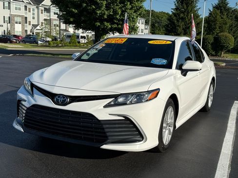 Used 2021 Toyota Camry LE FWD image 3