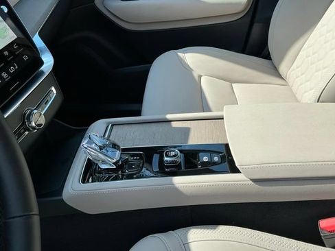 Certified 2025 Volvo XC90 B5 Core AWD/4WD image 15