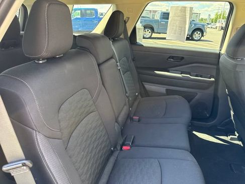 Used 2024 Nissan Pathfinder SV AWD/4WD image 11