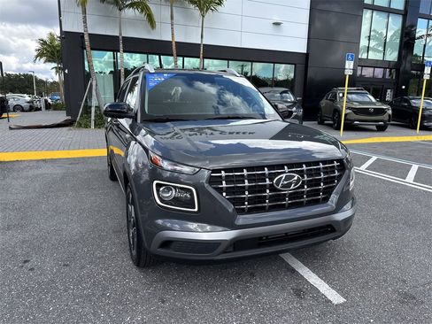 Used 2024 Hyundai Venue Limited image 8