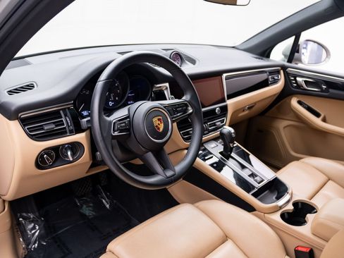 Used 2023 Porsche Macan AWD/4WD image 4
