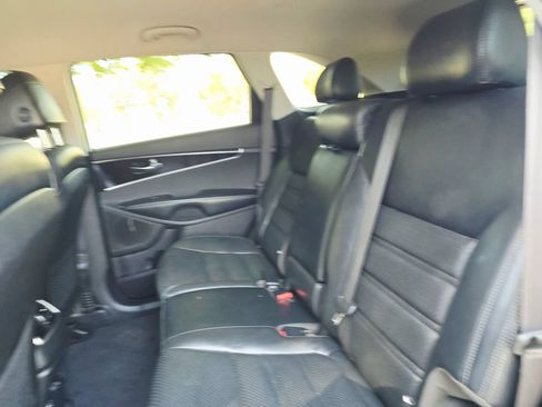 Used 2017 Kia Sorento EX FWD image 45