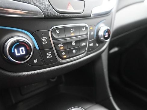 Used 2020 Chevrolet Equinox LT FWD image 31