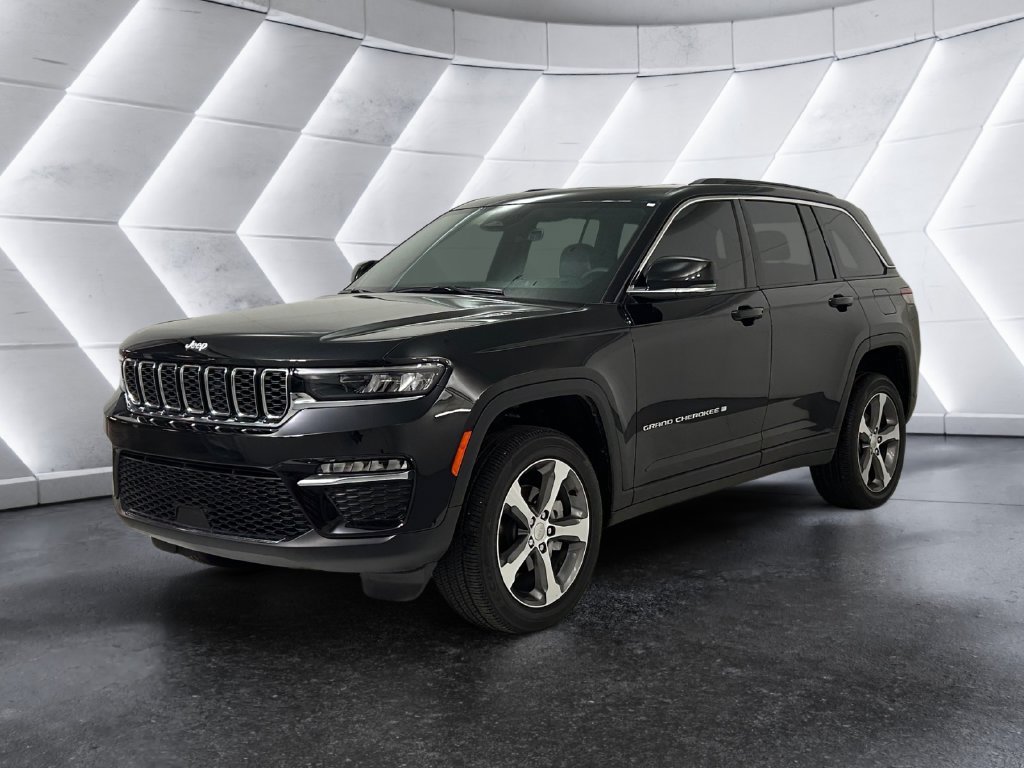 Used 2025 Jeep Grand Cherokee Limited AWD/4WD image 3