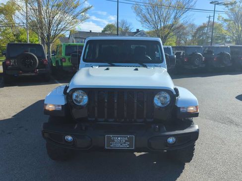 Used 2022 Jeep Gladiator Sport AWD/4WD image 9