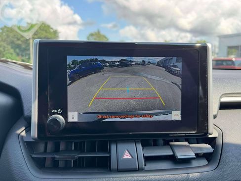 Used 2025 Toyota RAV4 XLE AWD/4WD image 30