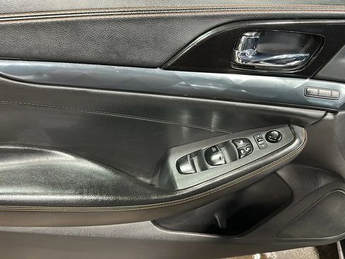 Used 2019 Nissan Maxima SR w/ Premium Package image 10