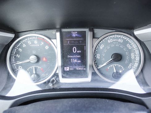 Used 2020 Toyota Tacoma SR5 w/ Technology Package AWD/4WD image 22