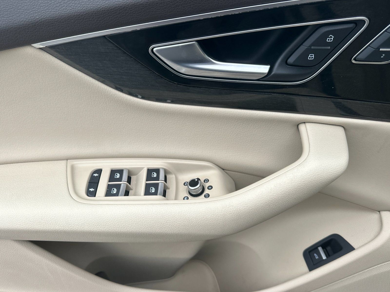 Used 2019 Audi Q7 3.0T Premium Plus AWD/4WD image 11