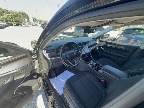 Used 2022 Jeep Grand Cherokee L Laredo w/ Luxury Tech Group I AWD/4WD image 13