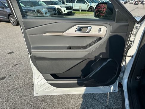 New 2025 Ford Explorer Active w/ Active Comfort Package image 33